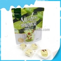 Spanguolių įdarytas matcha skonio pieno pyragėlis 